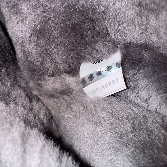 UGG SHORT BAILEY BOW GREY GRAY SUEDE FUR BOOTS SIZE 11 WOMEN - Picture 11 of 11